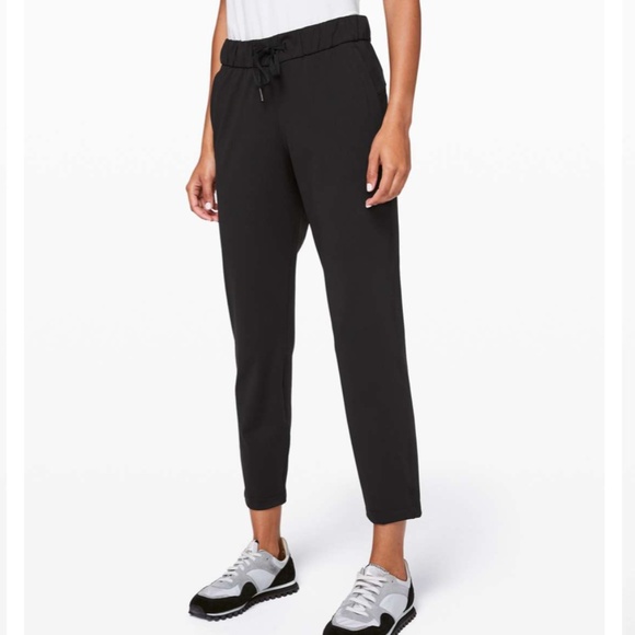 lululemon athletica Pants - LULULEMON | Black On the Fly 7/8 Pant 27" (size 4)